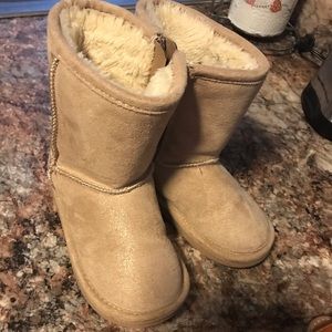 Winter boots tan